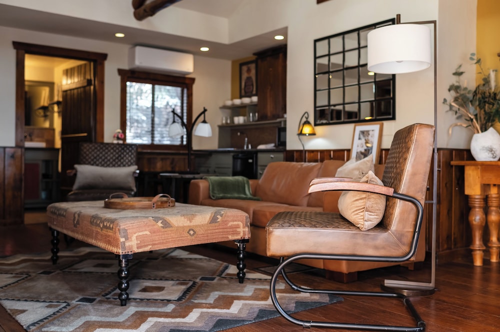 Highland Haven Creekside Inn - photo 44