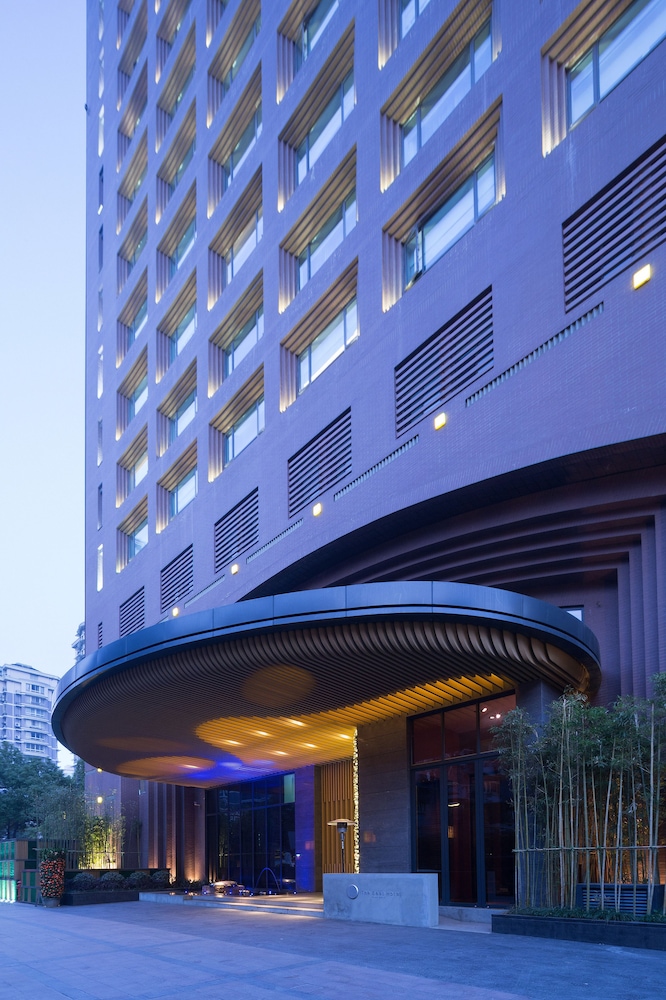 The East Hotel Hangzhou — 4-Star Luxury Hotel in Hangzhou, People's Republic of China