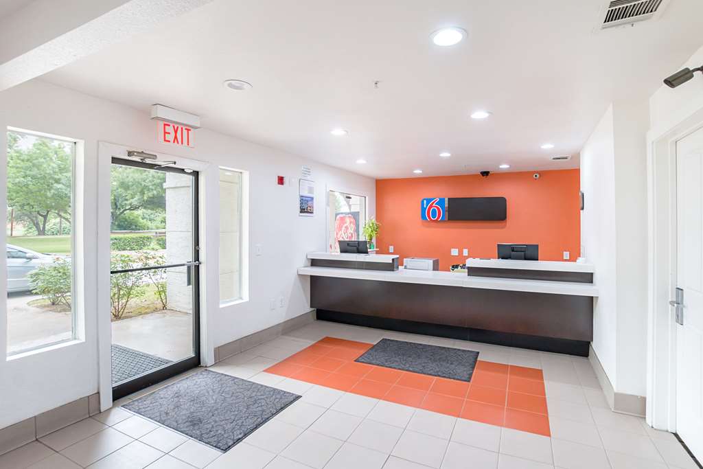 Motel 6 Grand Prairie TX Near Six Flags Drive - photo 27