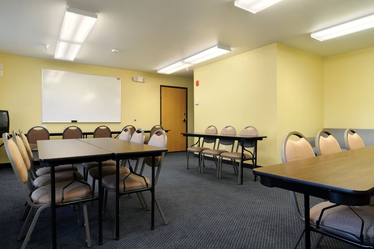 Microtel Inn & Suites by Wyndham Huntsville - photo 7