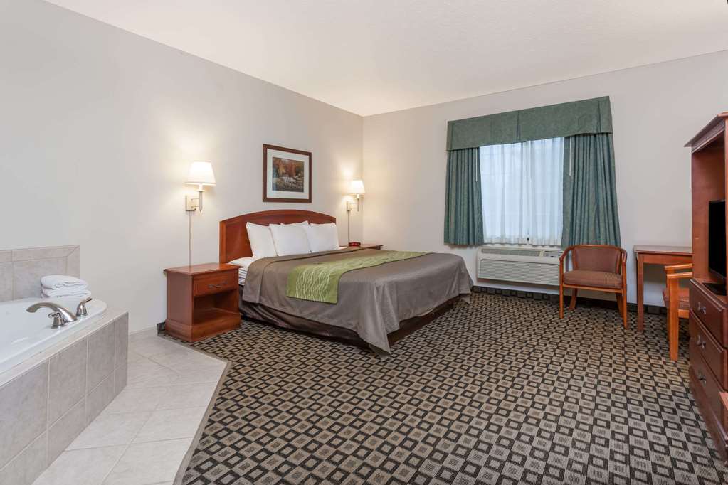 Days Inn by Wyndham Pentwater - photo 11
