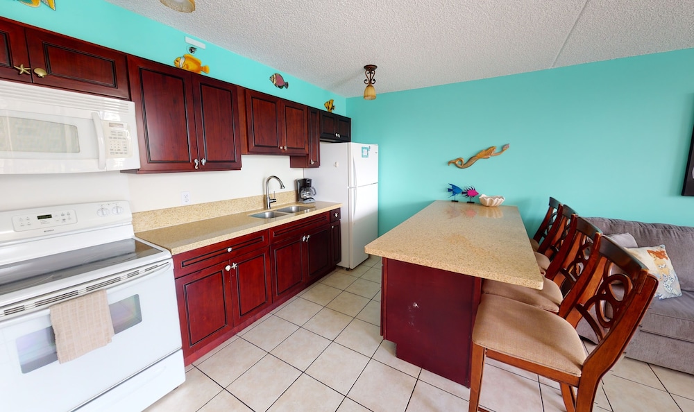 Waikiki Banyan High Level Condo with Private Lanai by Koko Resort Vacation Rentals - photo 47