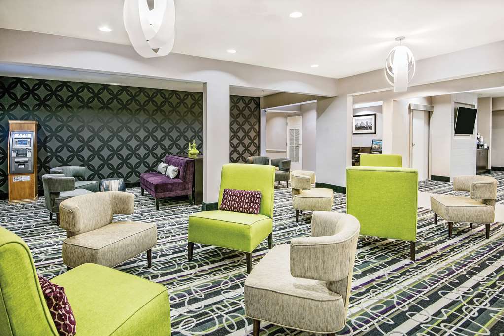 La Quinta Inn & Suites by Wyndham The Woodlands Spring - photo 5