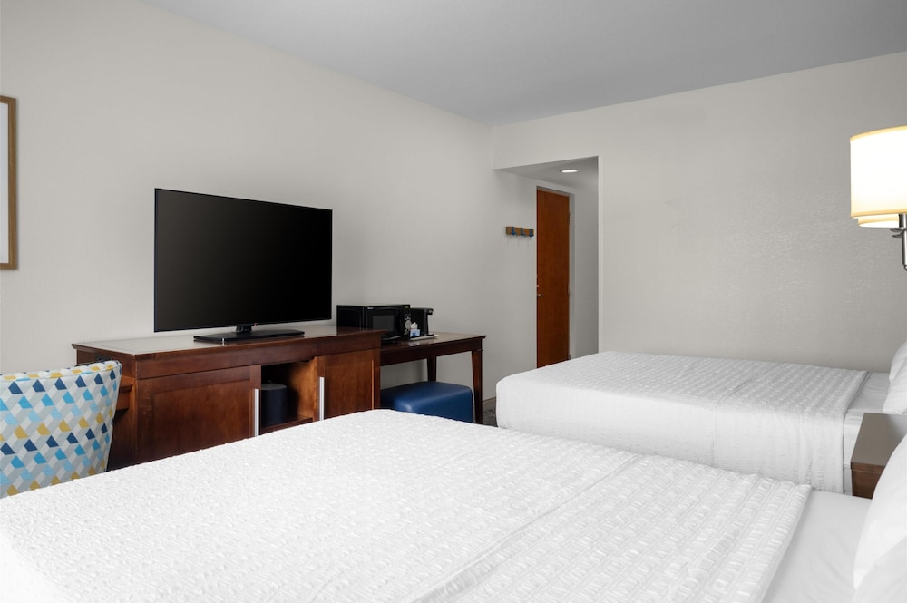 Hampton Inn Lexington Medical Center - photo 10
