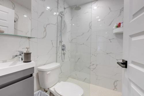 Le Mile End by M11 Upscale Studio with Queen Bed — 4-Star Luxury Hotel in Montreal, Canada