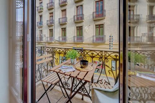 Chapitela 24 by Clabao in Pamplona, Spain