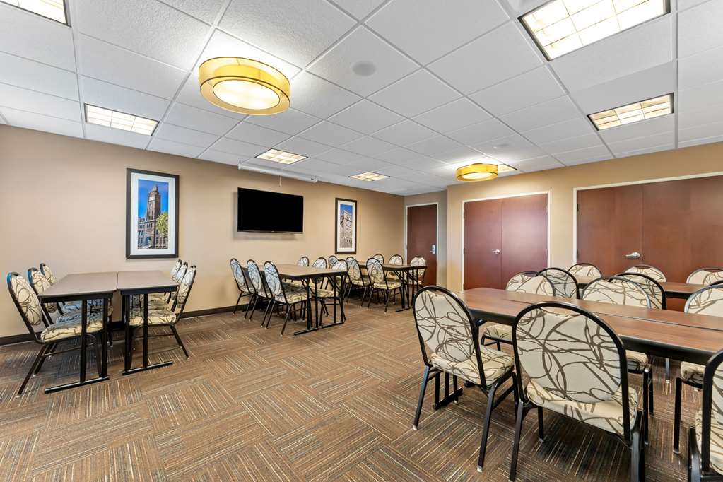 Comfort Inn & Suites Avera Southwest - photo 36
