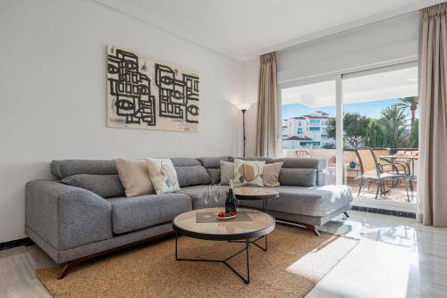 Banus Rentals Luminoso apartamento con vistas al mar — 4-Star Luxury Hotel in Marbella, Spain