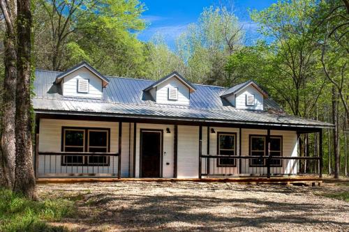The NEW Luna Lodge in Broken Bow — 4-Star Luxury Hotel in Broken Bow, United States