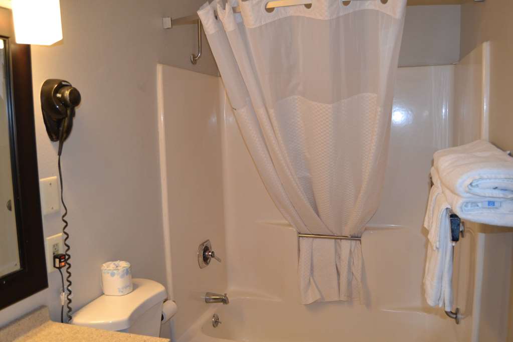 Days Inn and Suites by Wyndham Sikeston - photo 33