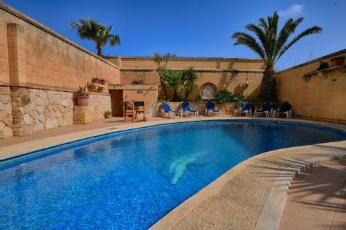 Farmhouse Razzett Ta' Twil — 4-Star Luxury Hotel in Gharb, Malta