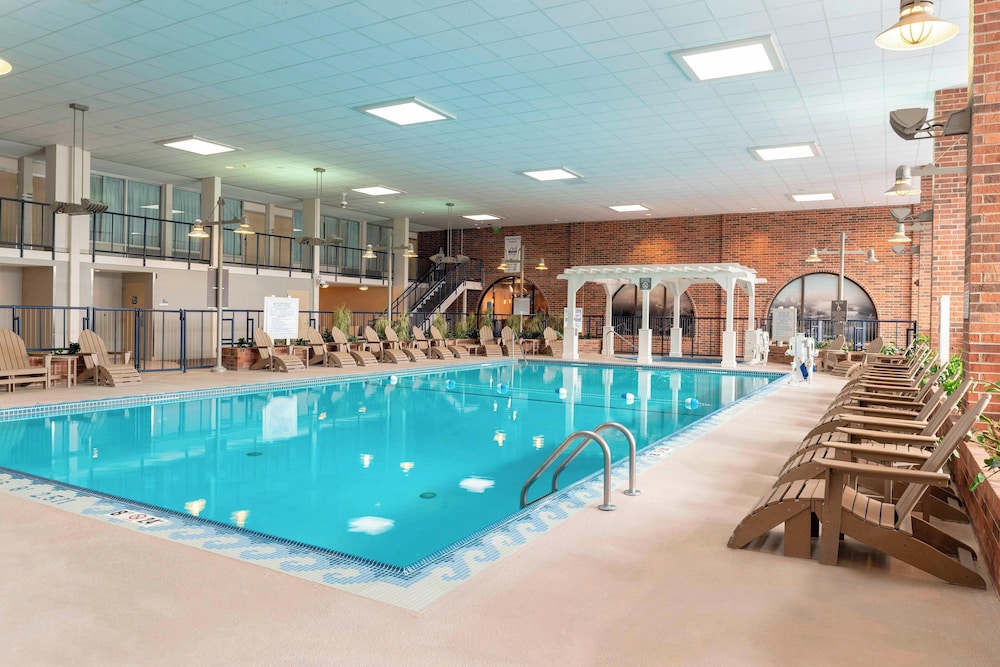 Delta Hotels by Marriott Kalamazoo Conference Center - photo 20