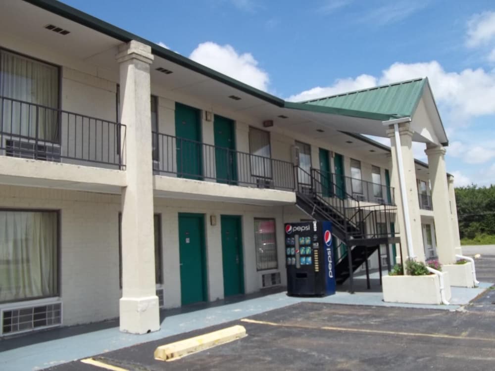 Americas Best Inn Brinkley - photo 19