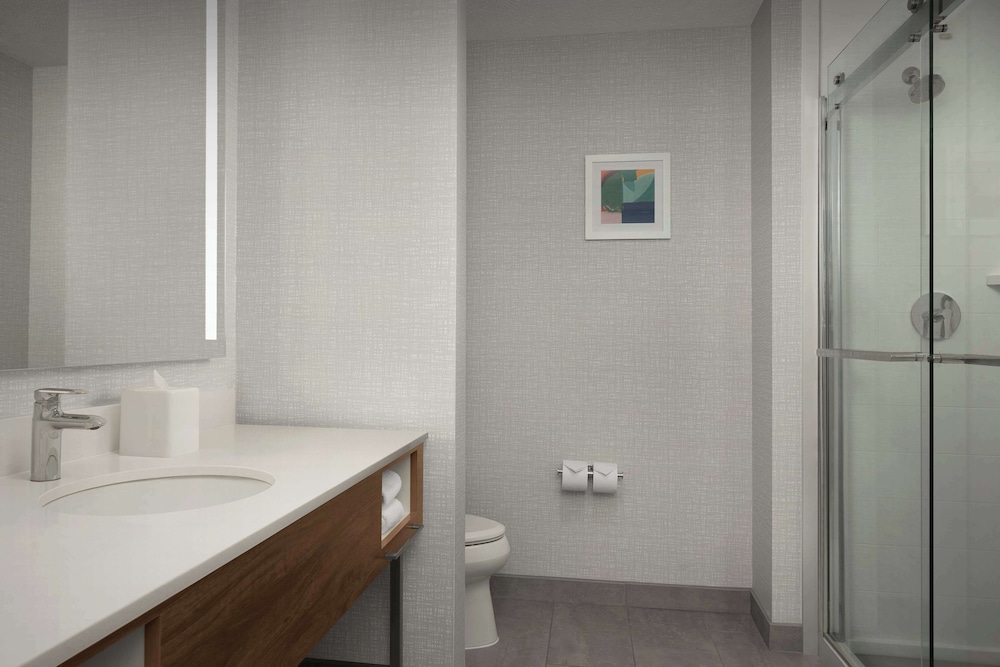 Hampton Inn Waterloo Cedar Valley - photo 36
