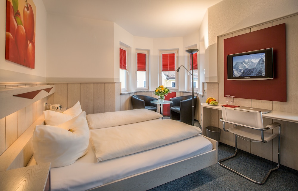 Landhotel Weißer Hahn — Wemding — photo 3