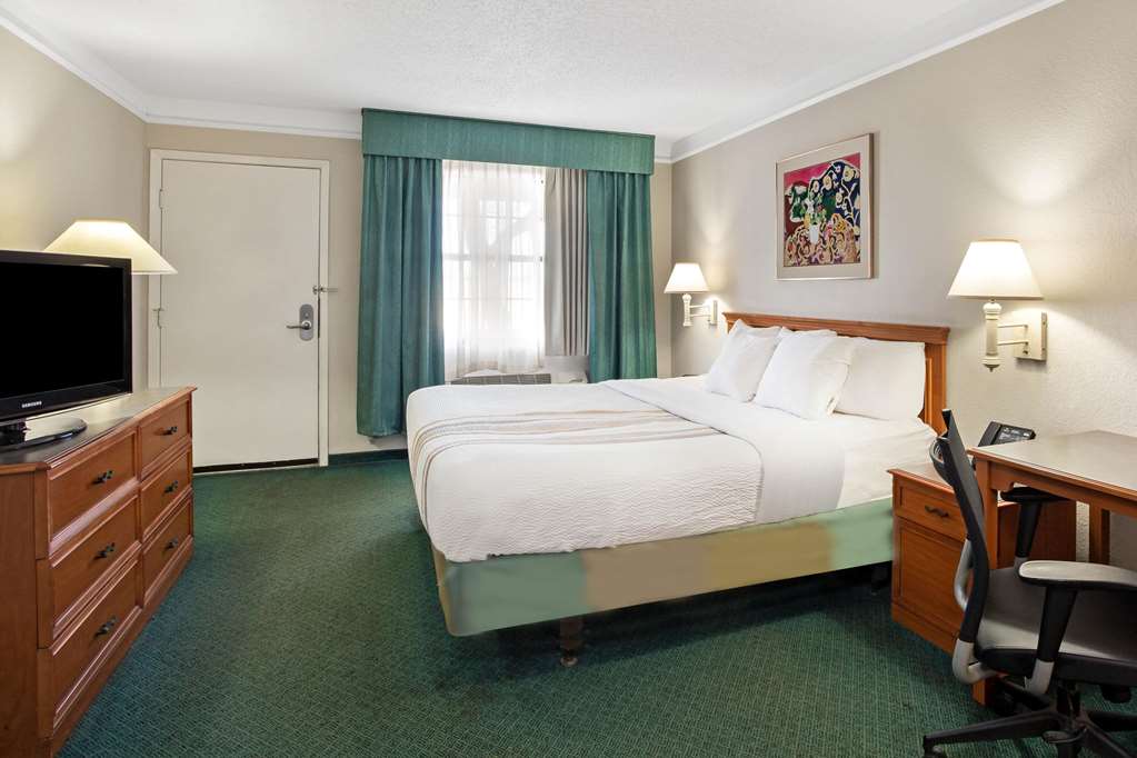 Baymont by Wyndham Fort Stockton - photo 7