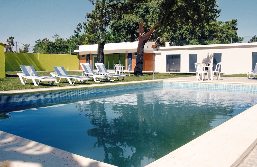 Amazonia Palmela Apartamentos Turisticos — 4-Star Luxury Hotel in Palmela, Portugal
