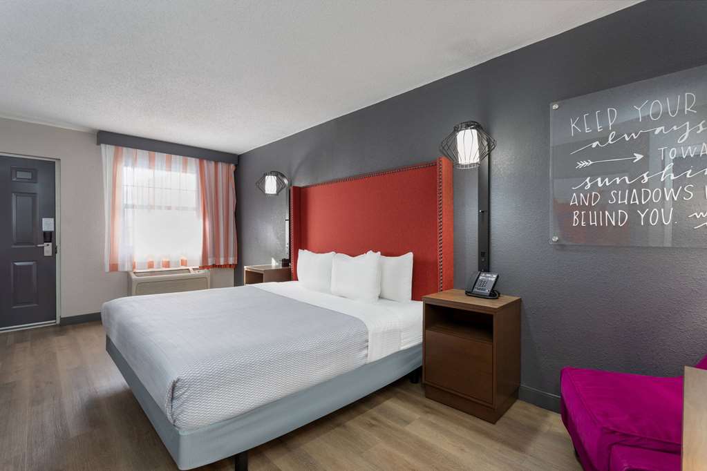 La Quinta Inn by Wyndham Pensacola - photo 12