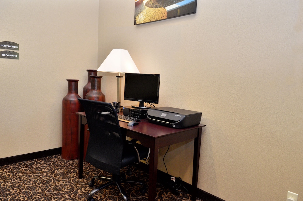 Cobblestone Inn & Suites Manning - photo 96