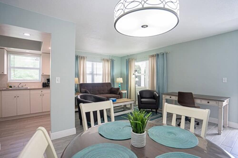 Carriage House Resort Motel - photo 11