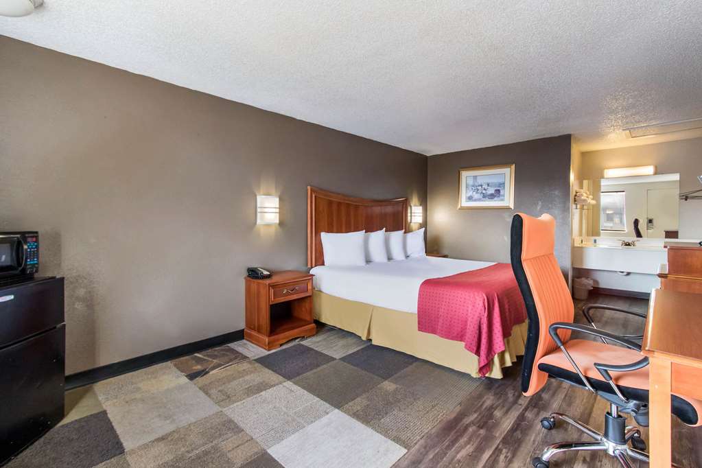 Rodeway Inn Near Hall of Fame - photo 18