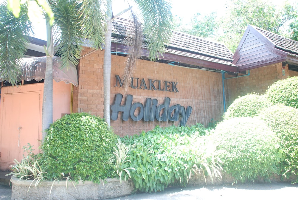 Muaklek Holiday — Muak Lek
