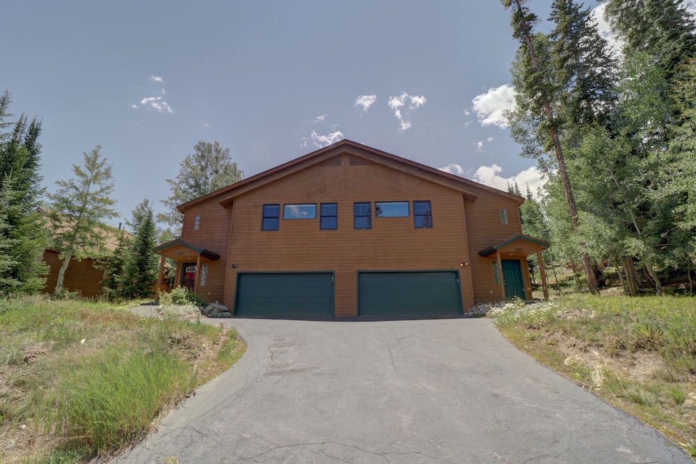 Cutty Sark Grand 6br 4.5ba Mountain Views 6 Bedroom Townhouse by RedAwning — 4-Star Luxury Hotel in Silverthorne, United States