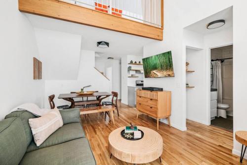 Japandi 3BD Townhome Near Downtown Beach and Wineries in Traverse City, United States