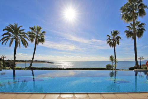 Estepona Port Apartment SOL — 4-Star Luxury Hotel in Estepona, Spain