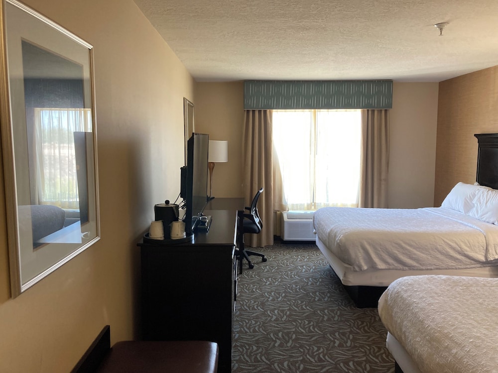 Hampton Inn & Suites Carlsbad - photo 8