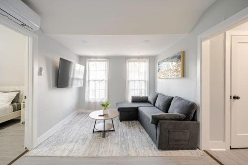2 Bed Apt in BlackRock by beach — 4-Star Luxury Hotel in Bridgeport, United States