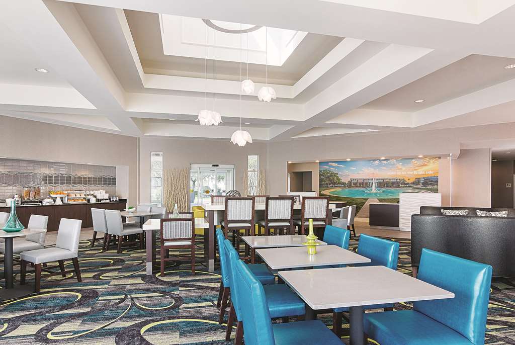 La Quinta Inn & Suites by Wyndham Orlando UCF - photo 48