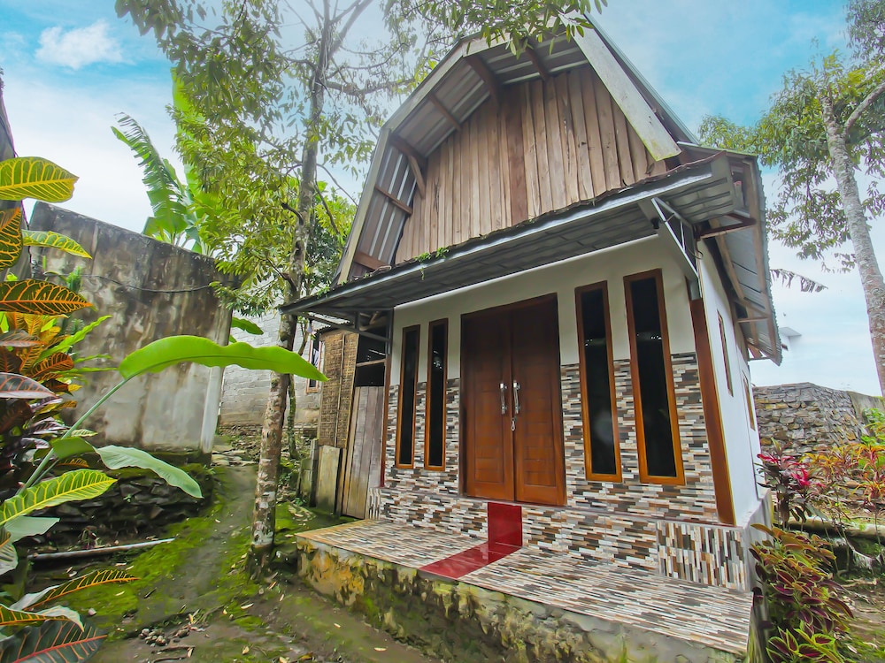 Hotel O Awenk Homestay Near SD Gunung Wakul — hotel in Janapria