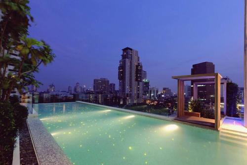 Roomy Modern 2BR Ultra Fast WiFi BTS Phrom Phong