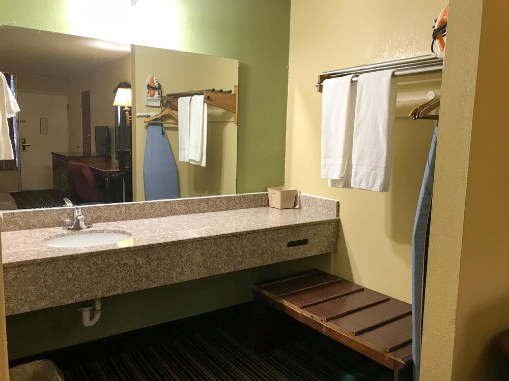 American INN of Orangeburg - photo 26