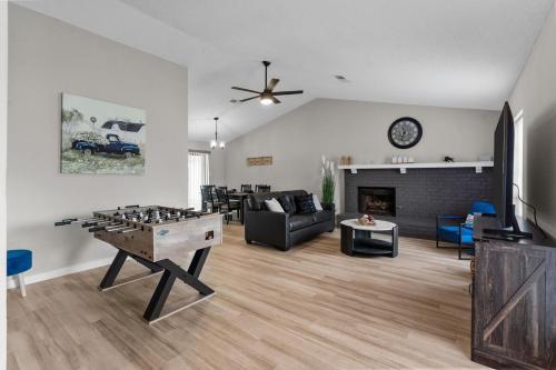 DFW Retreat Pool Spa & Minutes to Dallas & Fort Worth — 4-Star Luxury Hotel in Flower Mound, United States