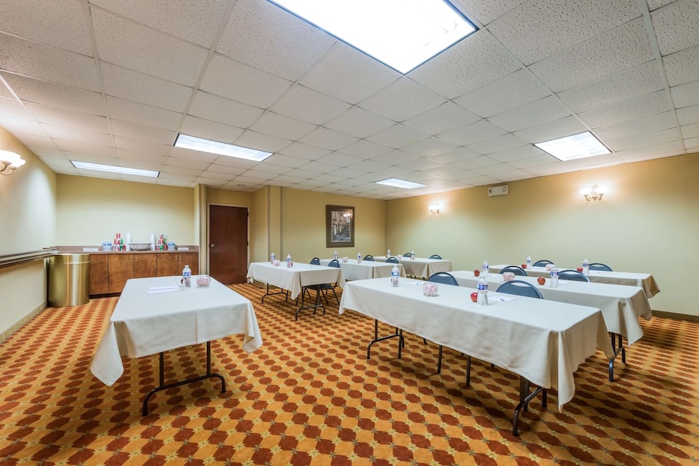 Hampton Inn Raleigh Clayton I 40 - photo 35