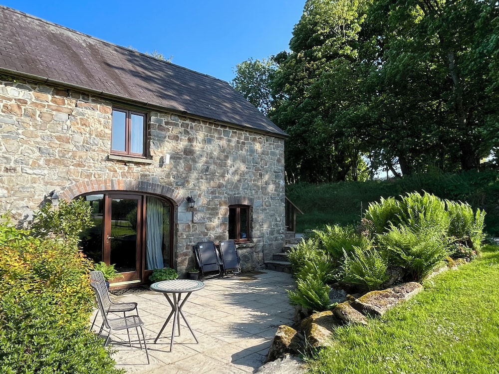Stable Cottage — 4-Star Luxury Hotel in Cardigan, United Kingdom