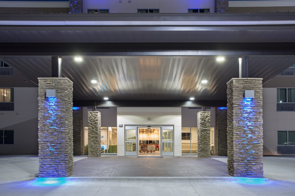 Holiday Inn Express & Suites Rapid City Rushmore South by IHG - photo 45