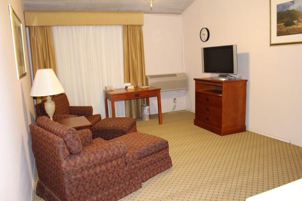 Inn of the Hills Resort and Conference Center - photo 7