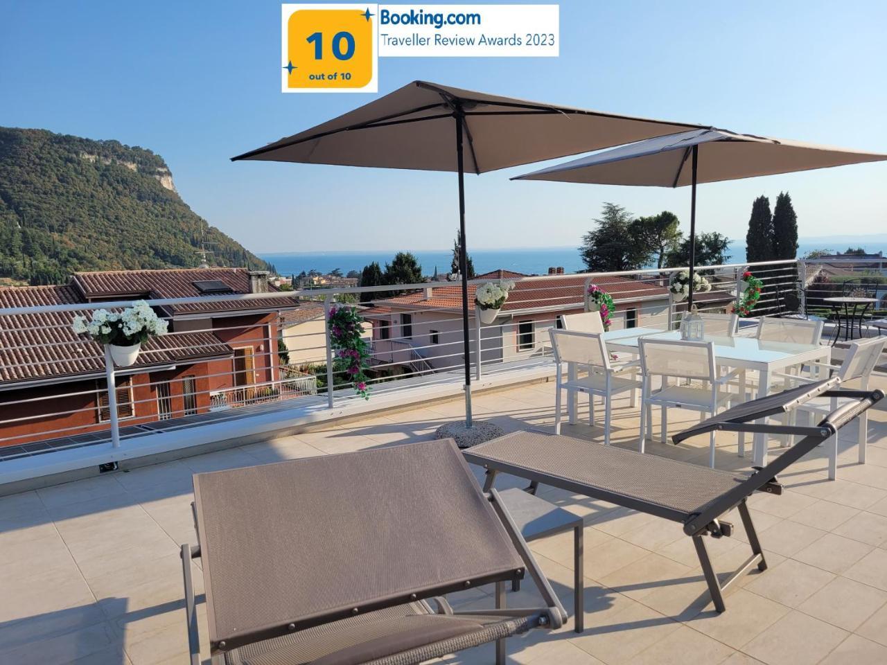 Garda View Nuovo Appartamento Con Solarium Vista Lago — 4-Star Luxury Hotel in Garda, Italy