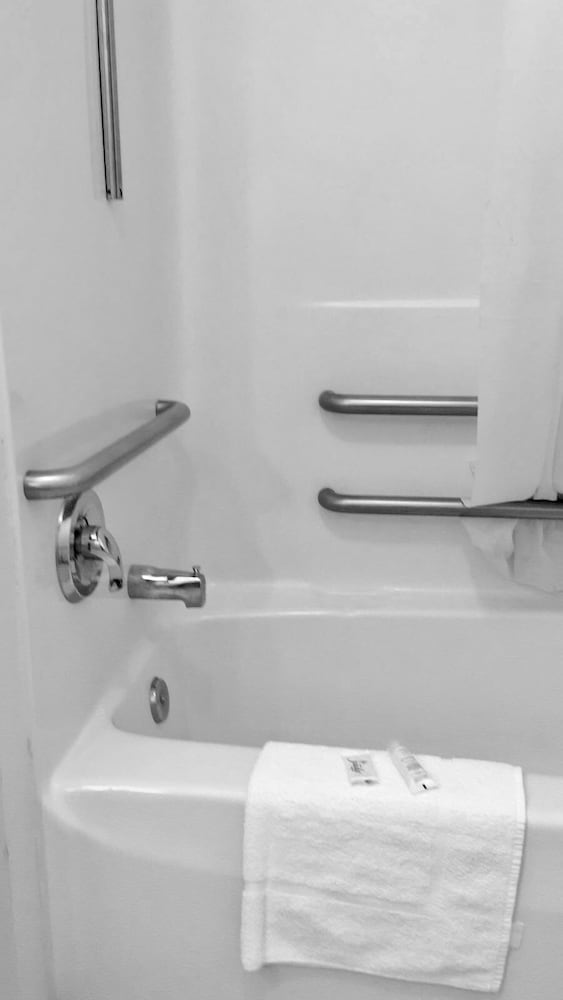 Affordable Suites Burlington - photo 42