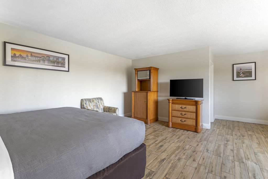 Quality Inn & Suites St Augustine Beach Area - photo 13