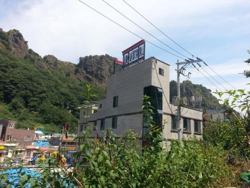Ace Hotel - carbon neutral hotel in Unknown City