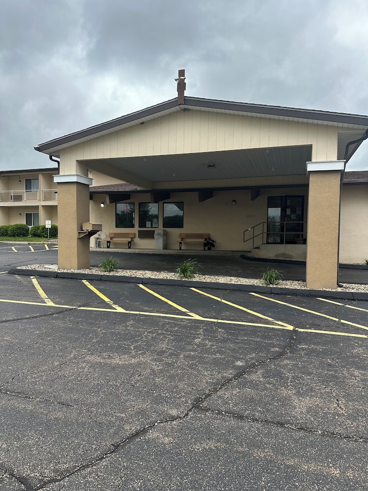 Rodeway Inn Zanesville OH - photo 18