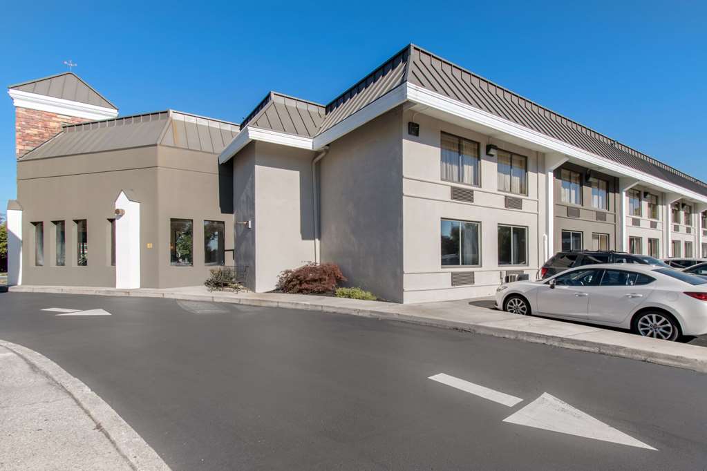 Quality Inn Harrisburg Downtown Riverfront - photo 5