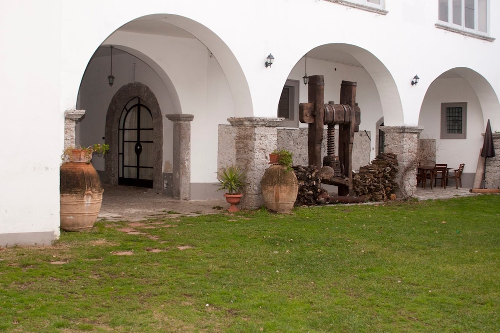 Palazzo D'Orsi - carbon neutral hotel in Calvanico