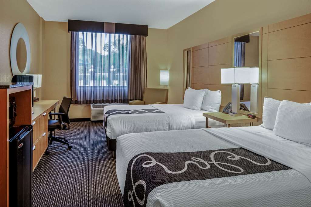 La Quinta Inn & Suites by Wyndham Naples Downtown - photo 16