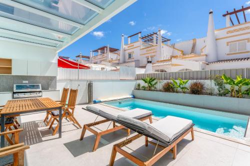 Luxurious 3 BDR House With Pool & BBQ by LovelyStay — 4-Star Luxury Hotel in Lagos, Portugal