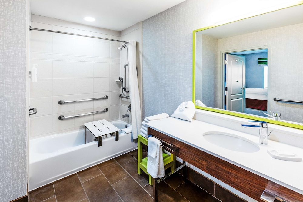 Hampton Inn & Suites Houston Heights I 10 - photo 30